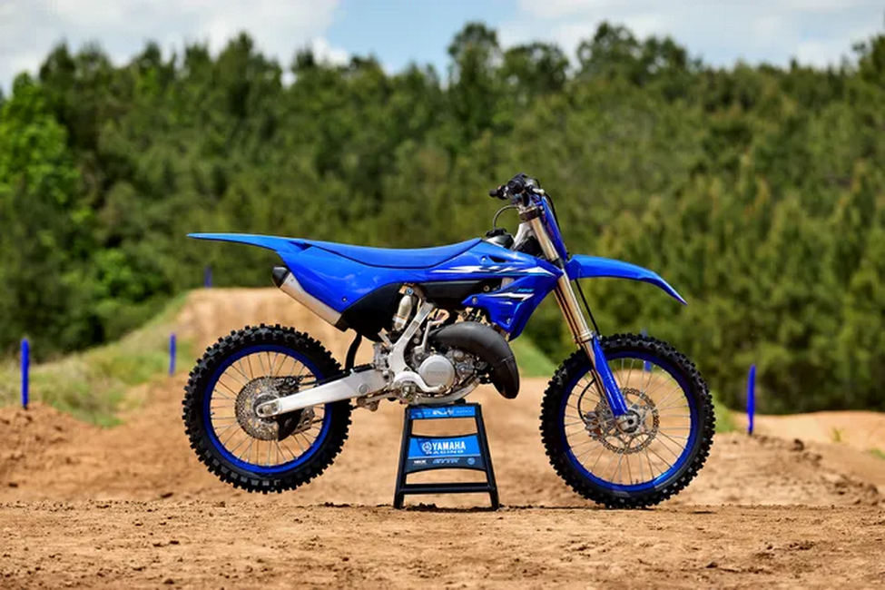 Kit plastique YZ 125 : origine Yamaha ou adaptable, que choisir ?
