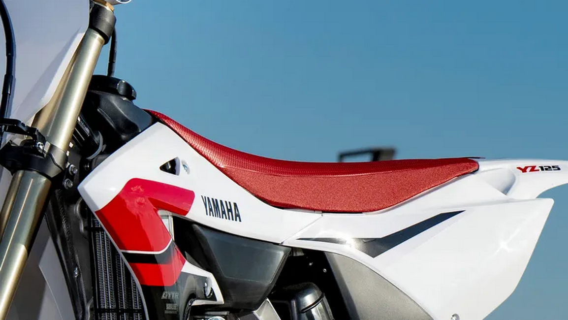 Remplacer un kit plastique sur une YZ 125 : erreurs à éviter